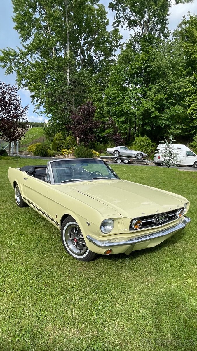 Ford Mustang GT convertible MANUÁL